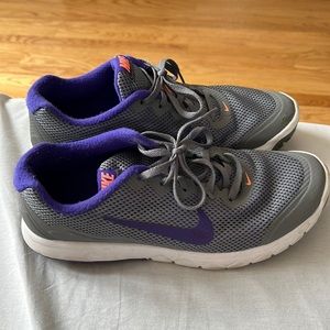 Nike Flex Experience Size 8 Women’s Sneakers